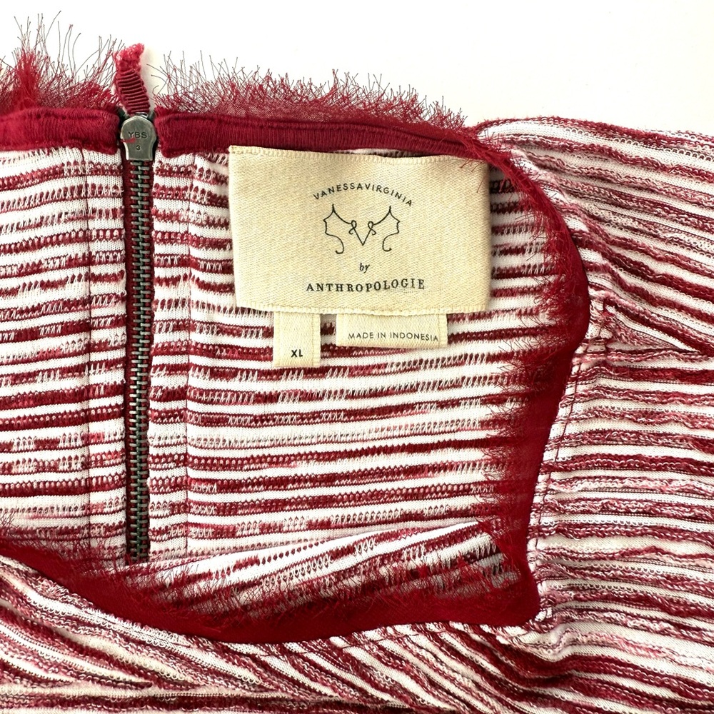 Women's Red Striped Texyured Sleeveless Top - Picture 4 of 4